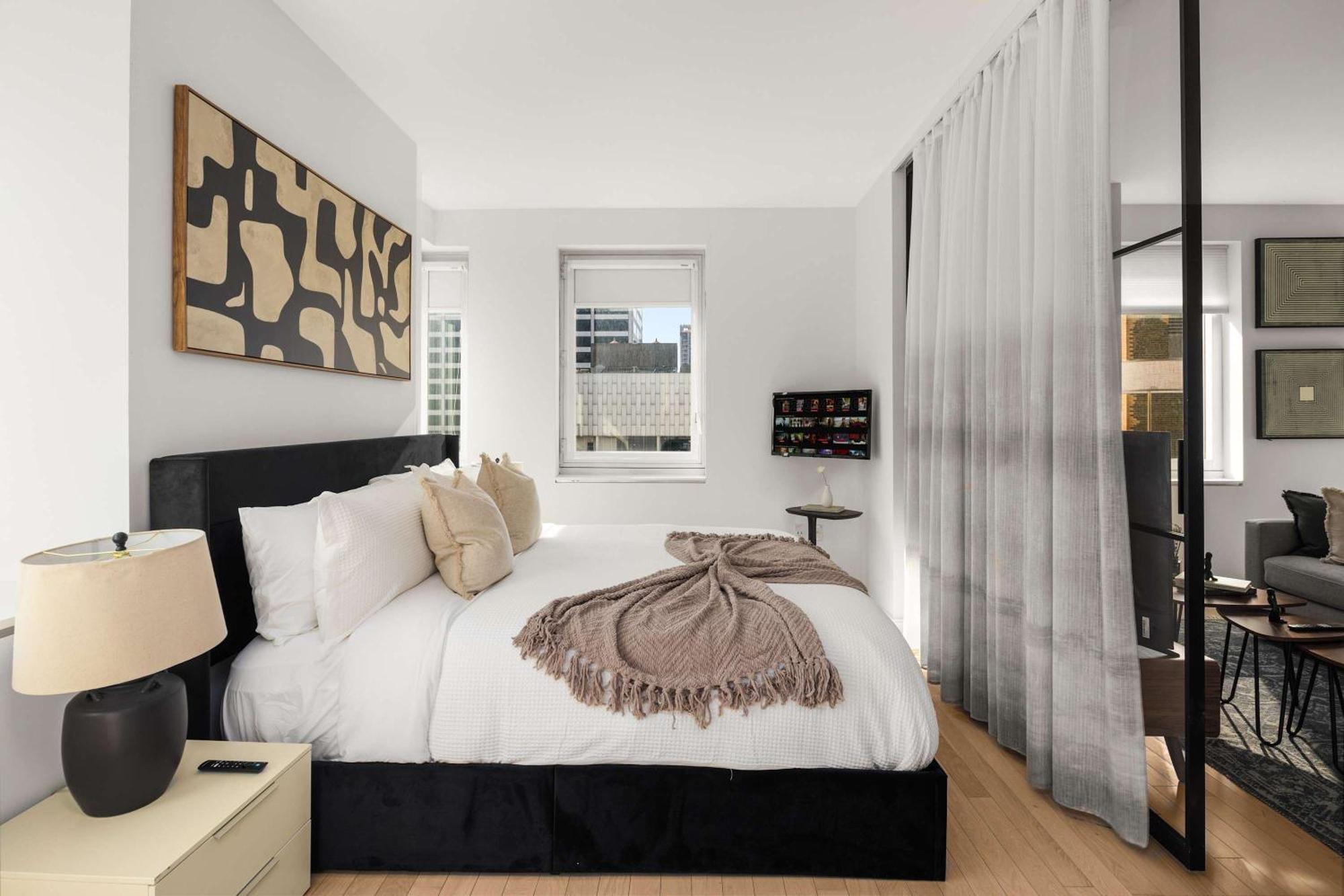 Times Square King Bed Steps To Broadway Apartment