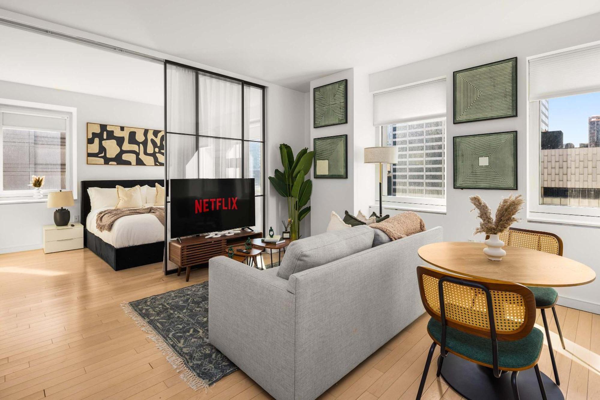Times Square King Bed Steps To Broadway Apartment New York